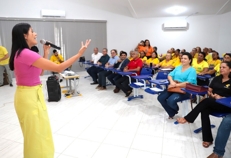 'Aqui vocês terão um espaço ainda melhor', afirmou a secretária da Educação de Araguaína, Elizângela Moura